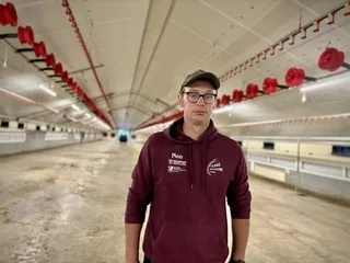 « Il y a toujours des imprévus » : depuis un an, il s’est reconverti comme jeune agriculteur en Vendée