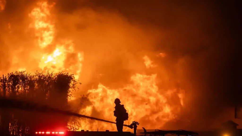 Disasters to cost world $450bn a year from climate change and development