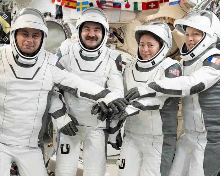 Four astronauts return to Earth from ISS after medical relief mission