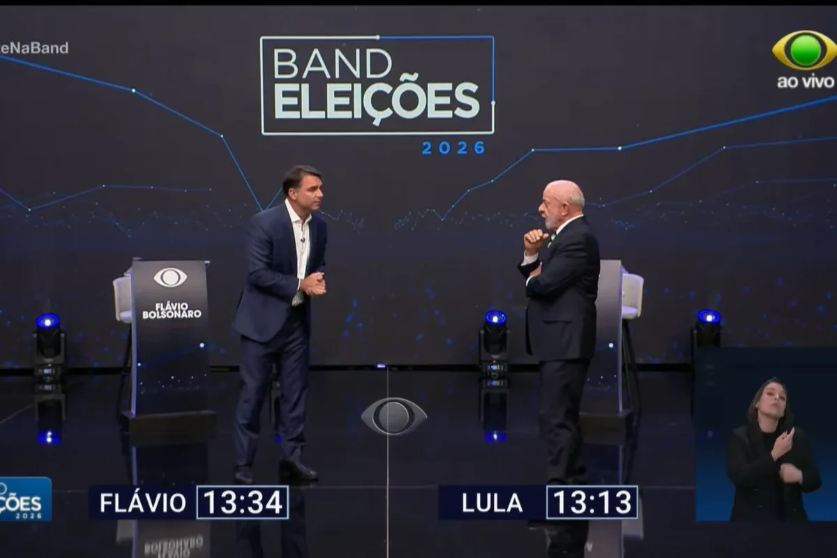 Flávio encurrala Lula com perguntas sobre Roberta e Lulinha