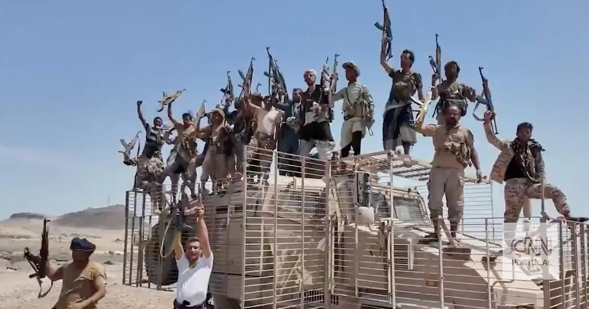 Houthis aproveitam reviravolta dos EUA fazem novo avanço decisivo que pode ter impacto no petróleo
