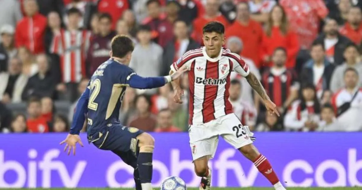Almada estreia no River com festa da torcida e brilho diante do Argentinos
