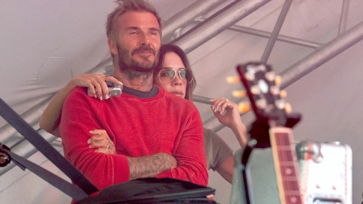 Los Beckham, en el debut musical de su hijo Cruz mientras Brooklyn comparte fotos íntimas con su mujer