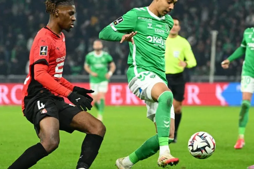 Après son vrai-faux départ à Liverpool, Djylian N'Guessan prolonge à Saint-Étienne... et part en prêt à Brest