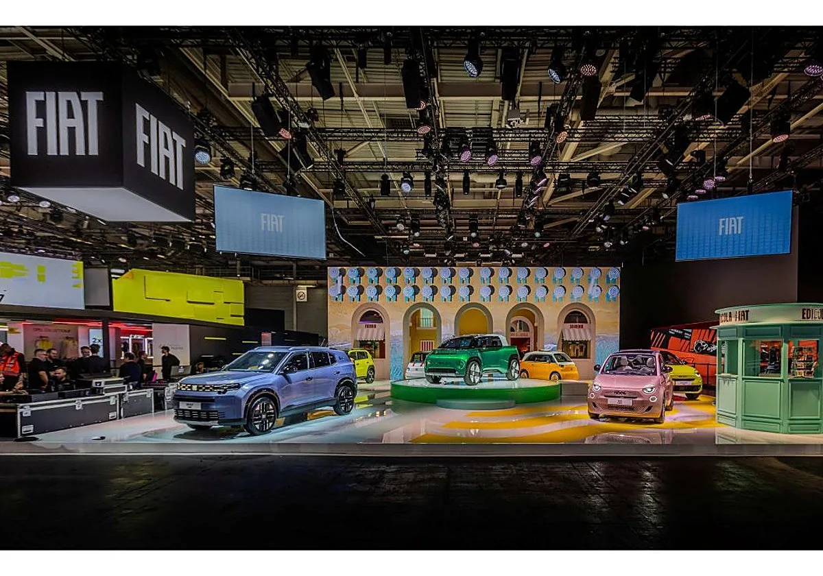 Fiat desvela sus nuevos modelos familiares y urbanos en una auténtica «Piazza» italiana