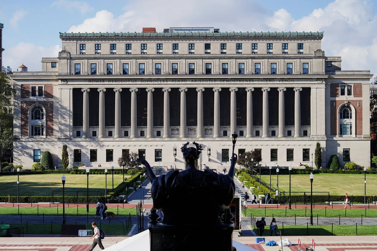 Governo Trump quer cobrar taxa de R$ 350 mil para estudantes estrangeiros trabalharem no país