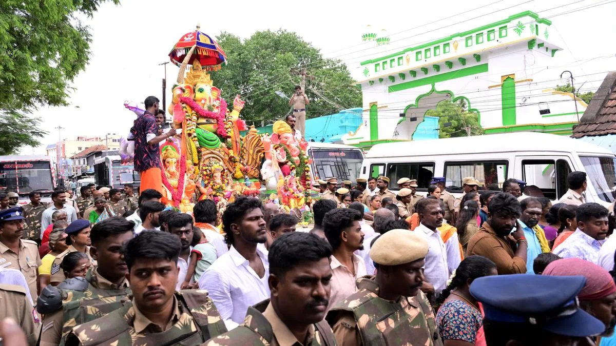 Vinayaka idol procession passes off peacefully in Dindigul