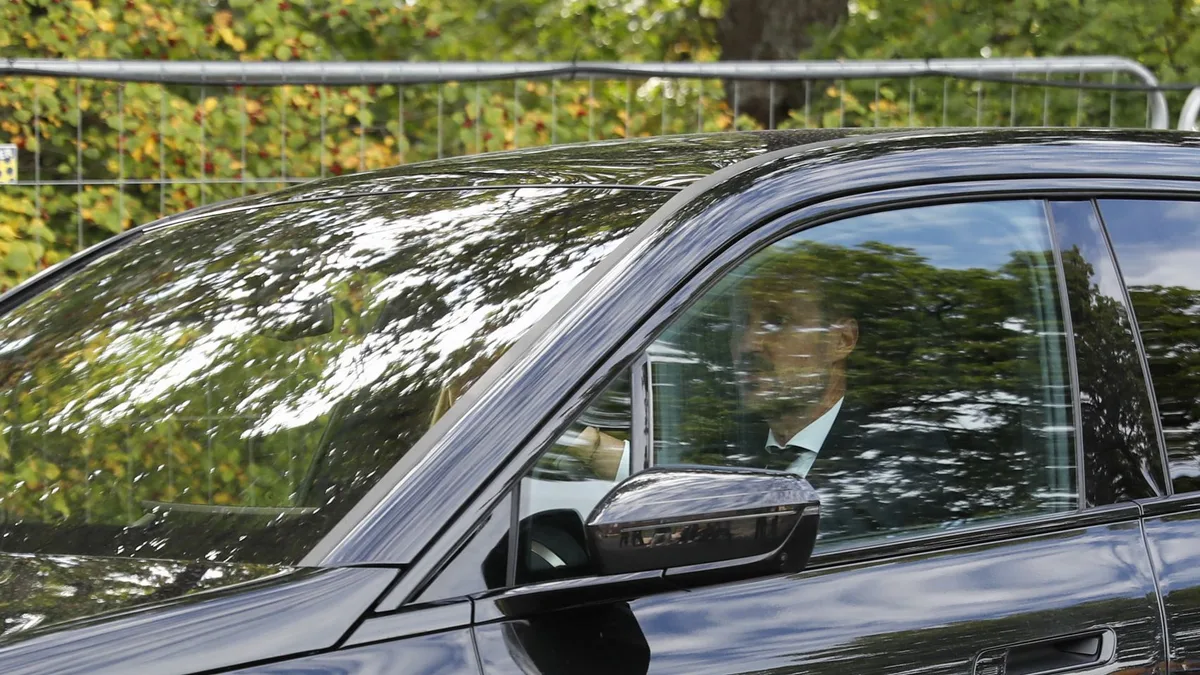 Última hora sobre Harald de Noruega: Haakon y Mette-Marit abandonan el hospital y el Palacio Real se llena de flores