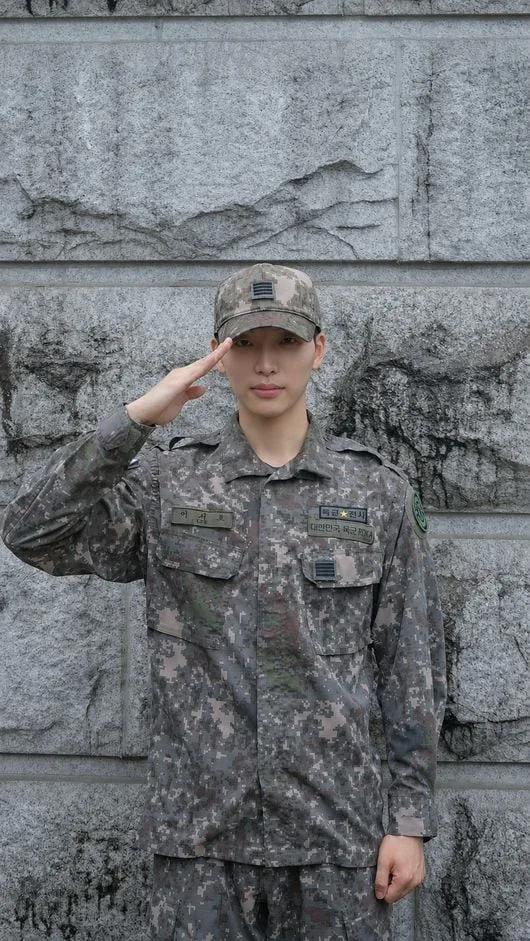 원어스 서호, 16일 육군 현역 만기 전역..5인 완전체 예고 [공식]