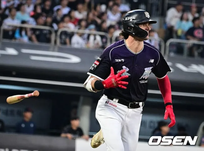 '1위 굳히기' KT 3연승 질주, 2위 삼성과 3.5경기 차..."배제성 승리 발판→힐리어드 만루 홈런"