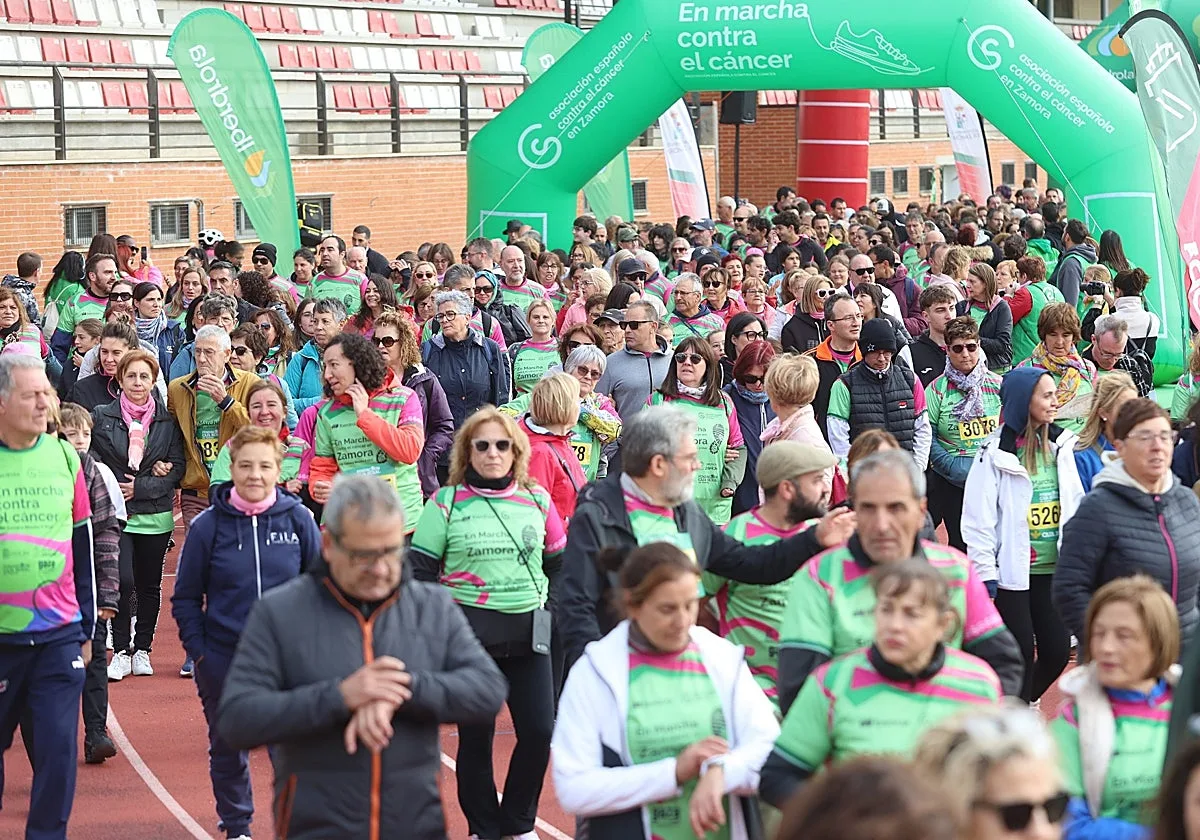Zamora se viste de verde y rosa con más de 7.000 participantes en la 'Carrera Mucho x Vivir'