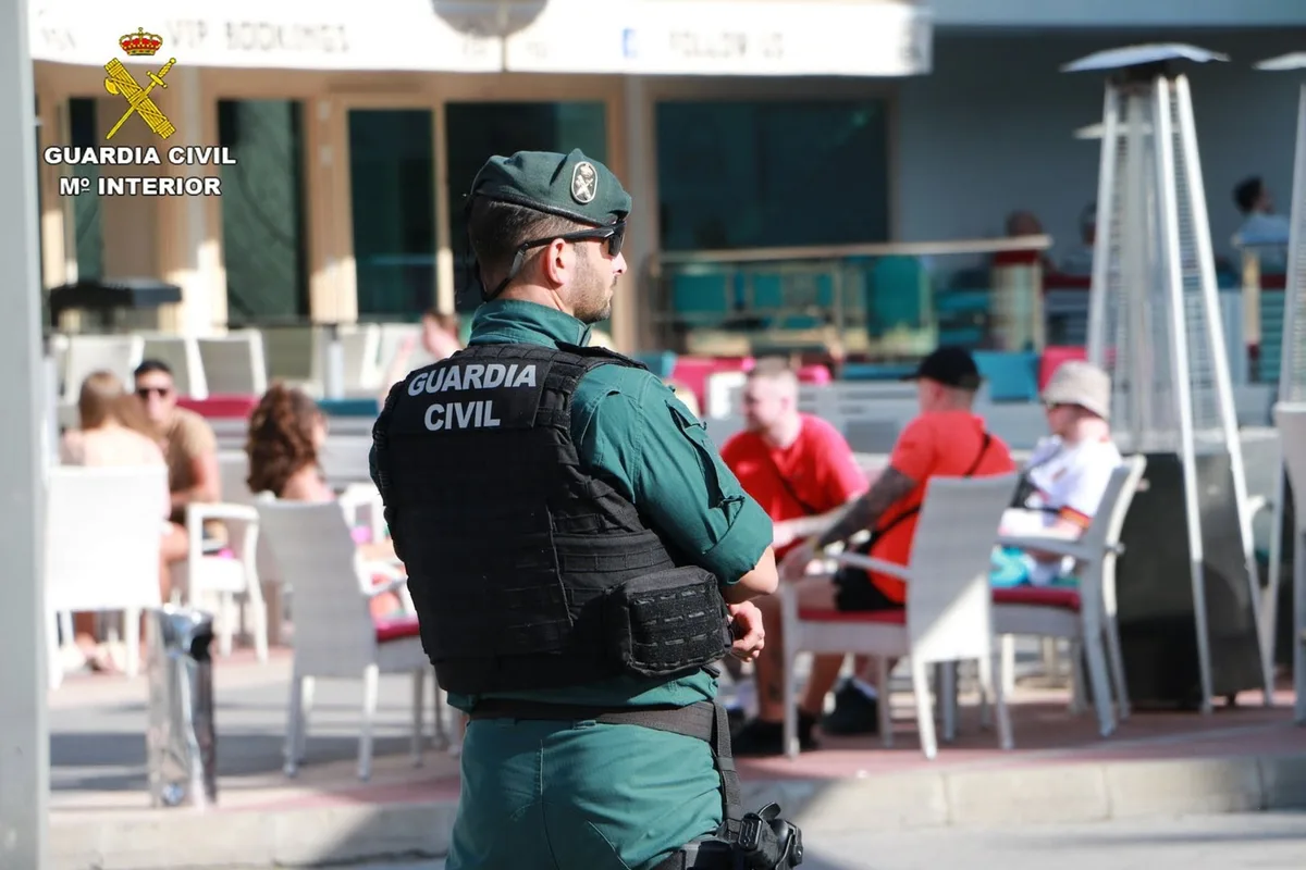 Detenido por increpar a los huéspedes de un hotel de Magaluf y morder a un guardia civil