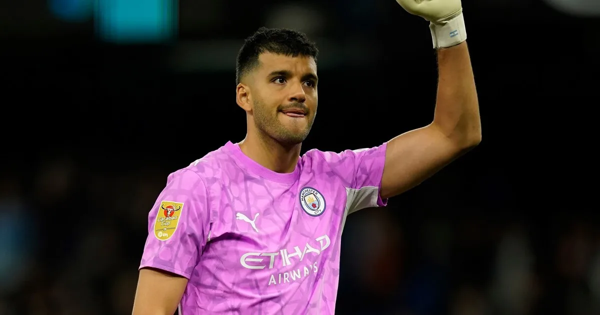 Gerónimo Rulli debutó como arquero en el Manchester City pero no atajó una pelota: sin Enzo Fernández, goleó al Norwich por la Copa de la Liga