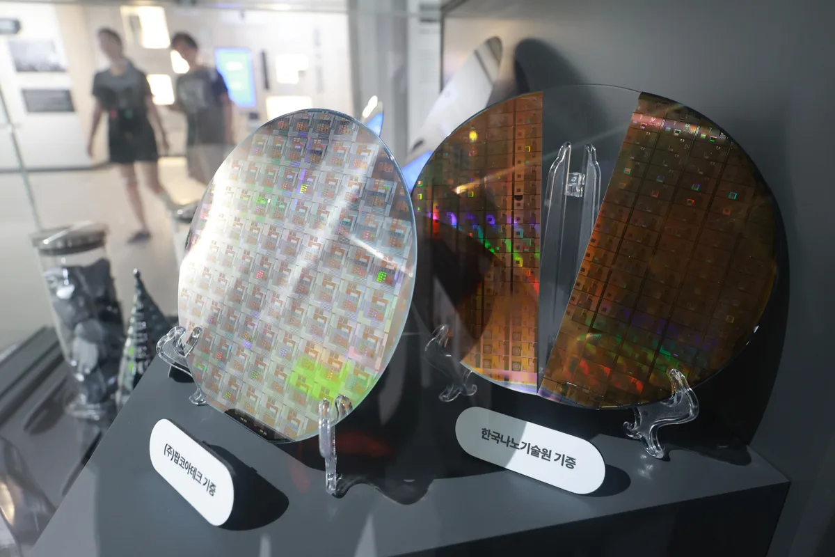 AI 붐에 반도체·SSD 수출 폭증…8월 ICT 수출 역대 최대