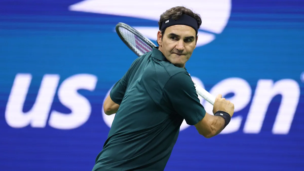 Federer rolls back years to beat Roddick in US Open exhibition