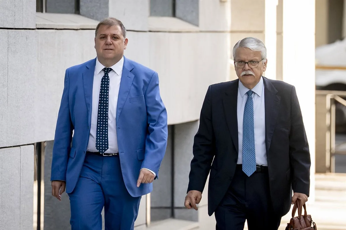El juez ordena a la Guardia Civil que realice un nuevo clonado del teléfono del exjefe de gabinete de Pedro Sánchez