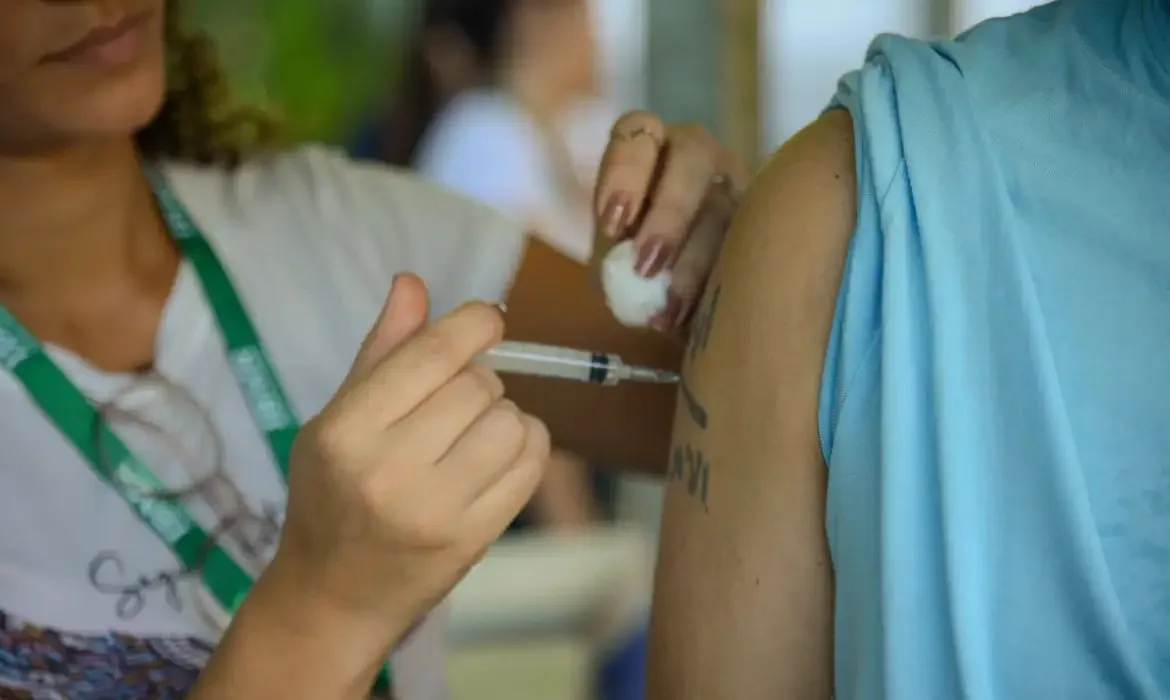 Mais de 23 mil adolescentes no Acre ainda não receberam vacina contra meningite