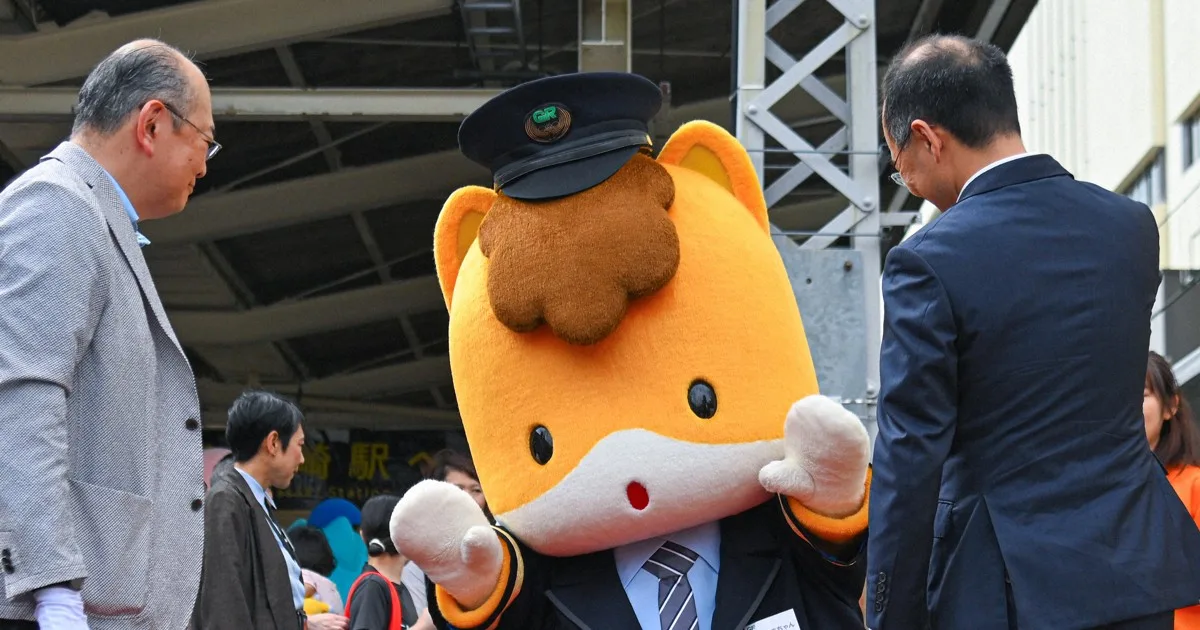 ぐんまちゃん、車掌デビュー 1カ月前から基本動作や合図を練習