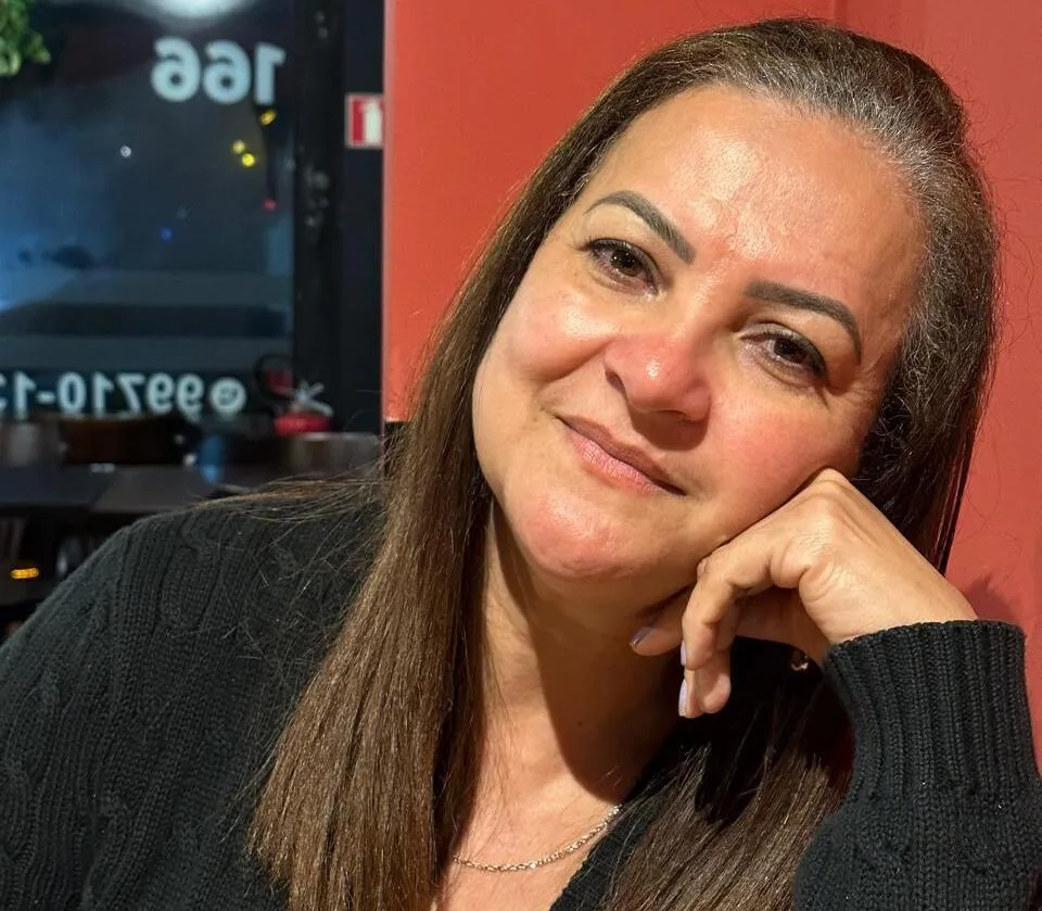 “Filha de aluguel”: enfermeira de Curitiba acompanha idosos em exames, compras e até no cabeleireiro
