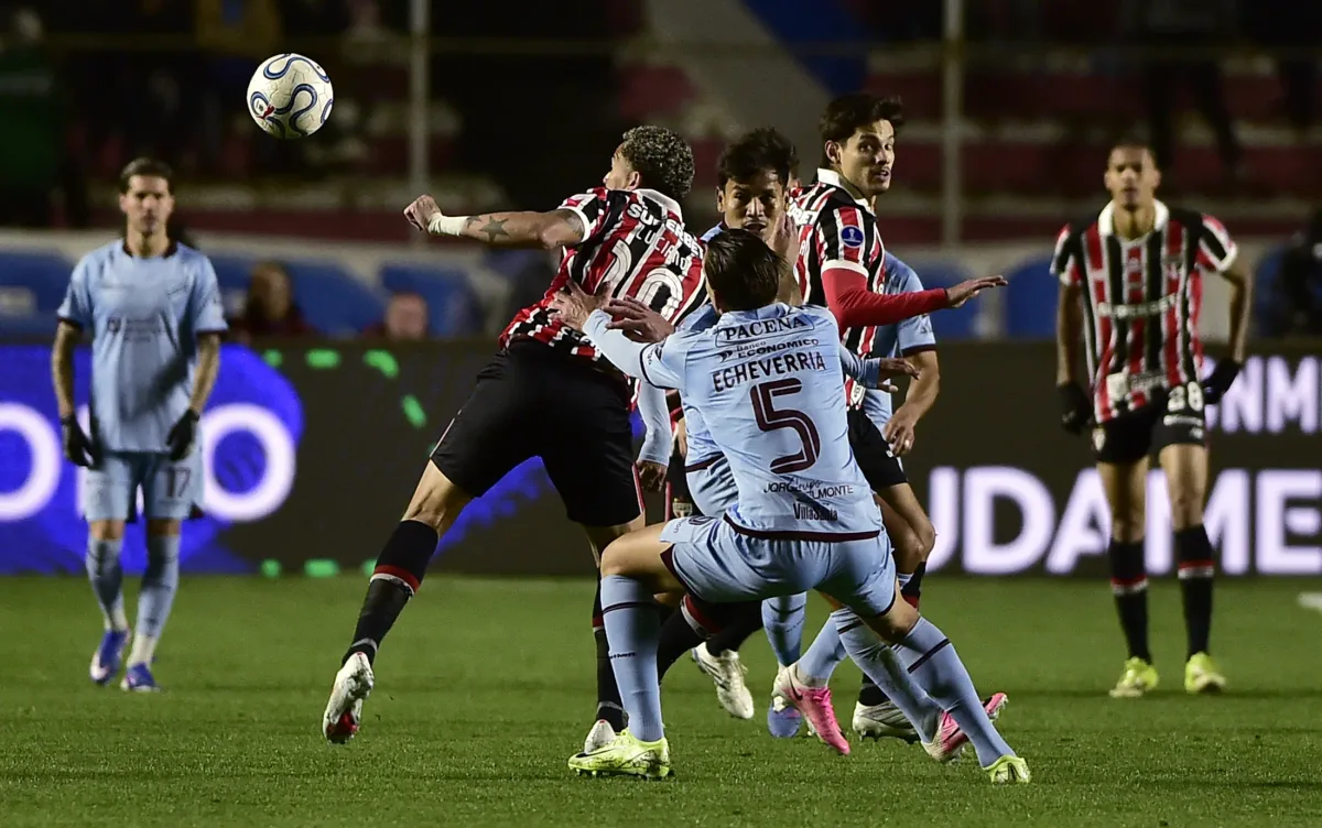 Bolívar x São Paulo: veja fotos do jogo de ida das oitava da Sul-Americana