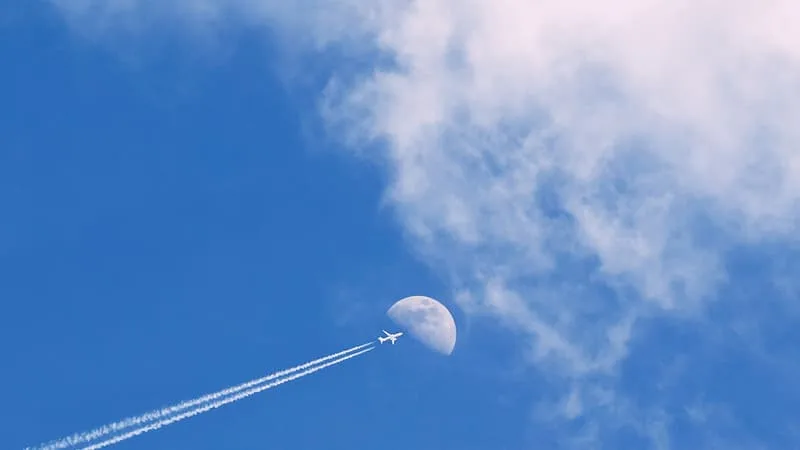 Un tiers de la contribution de l'aviation au réchauffement climatique provient de ce phénomène: comment Google va utiliser l'IA pour éviter les traînées de condensation des avions