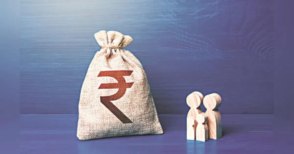 Rupee falls 7 paise to 95.68 against US dollar during early trade