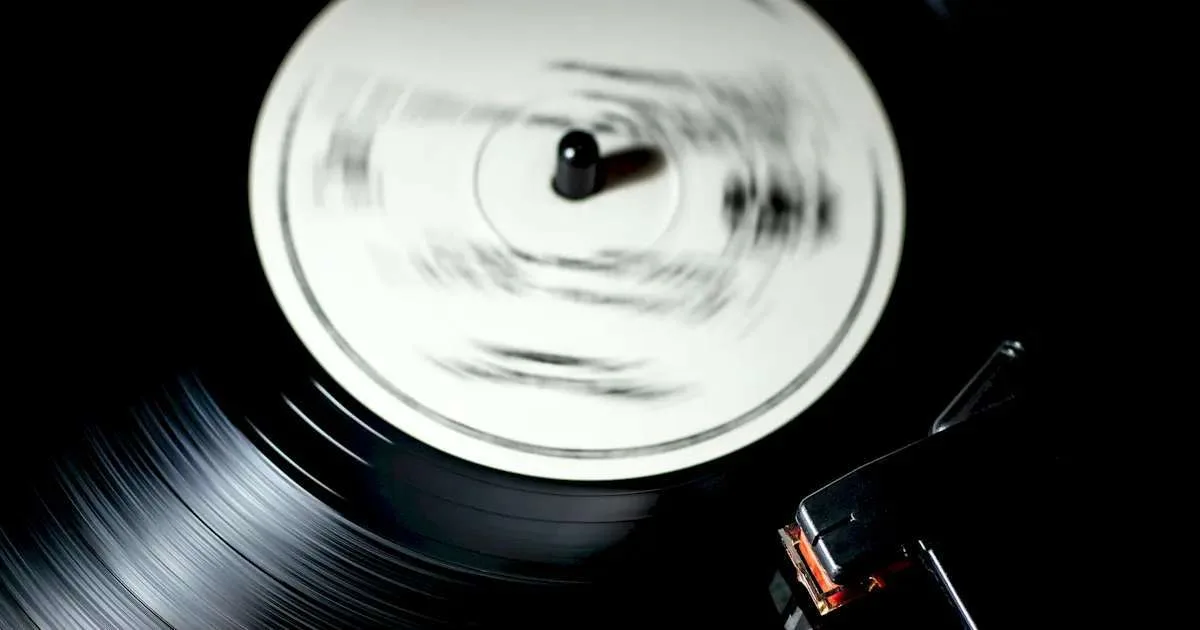 Por que discos de vinil estão sendo lançados pela metade?