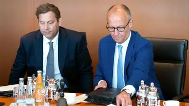 Mehrheit sieht Reformen der Bundesregierung kritisch