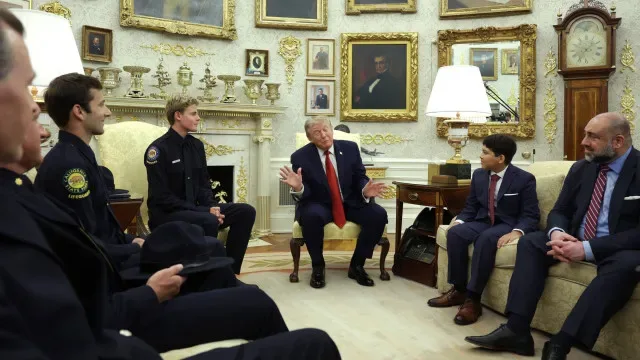 Trump recebeu menino resgatado de mar na Califórnia: "Tiveste sorte"