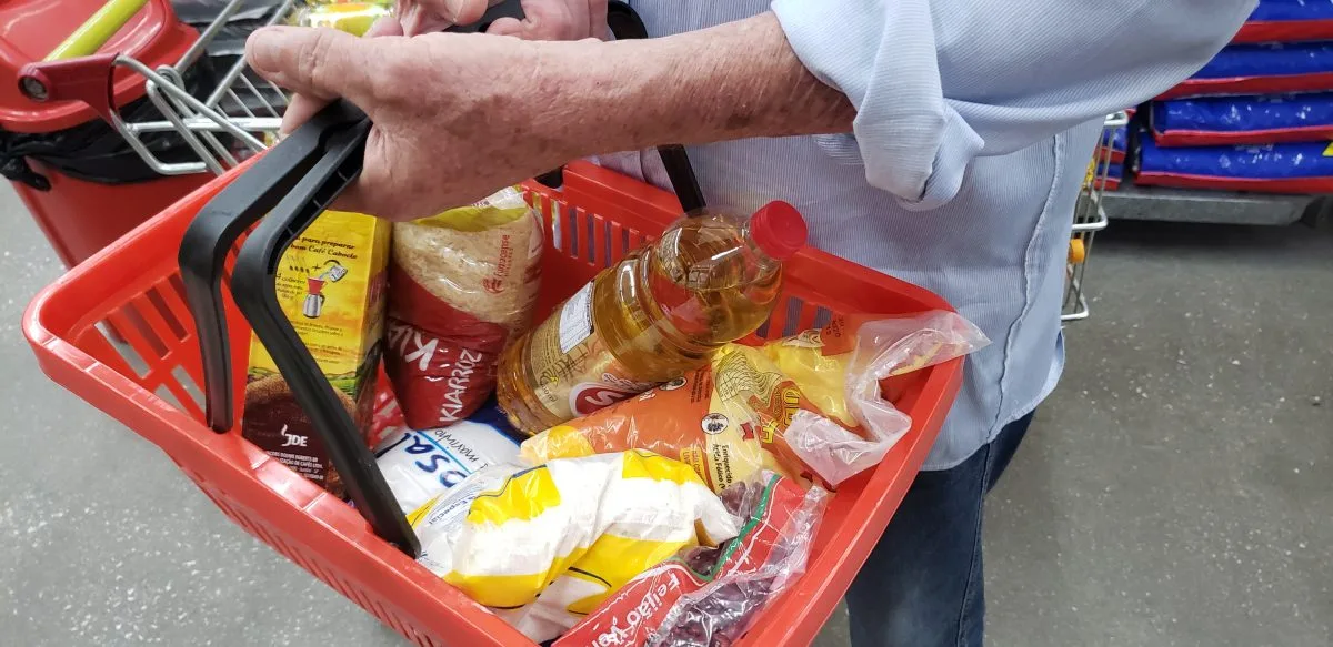 Procon divulga novo levantamento que mostra que a cesta básica teve alta nos preços em Itajaí; produto essencial chegou a um aumento de quase 84%