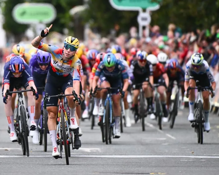 Tour of Britain Women: Lorena Wiebes sprints to victory on opening stage