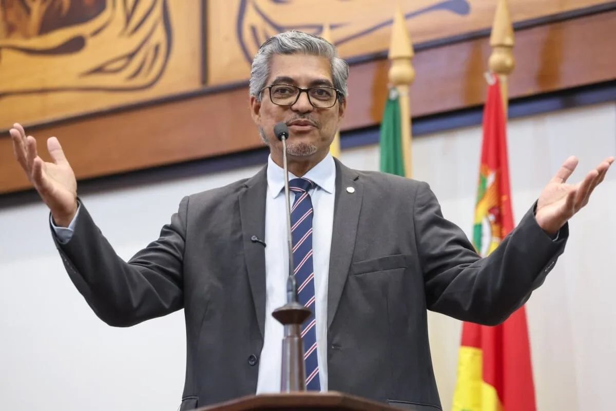 Churrasco no papel, sardinha no prato: Edvaldo Magalhães denuncia descaso com merenda em Cruzeiro do Sul