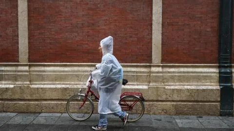 Las lluvias y tormentas pondrán bajo aviso a cuatro comunidades autónomas este sábado