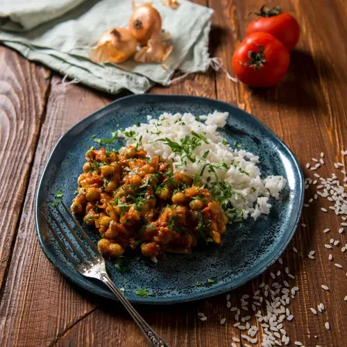 Coconut chickpea and spinach recipe for a simple meat-free dinner