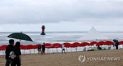 강원 흐리고 곳곳 소나기…돌풍·천둥·번개 동반 최대 60㎜