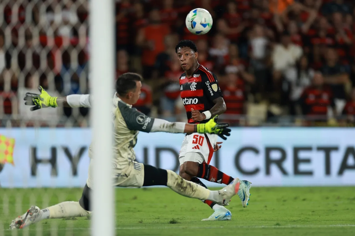 Gonzalo Plata se despede da torcida do Flamengo: "Fizemos história juntos"