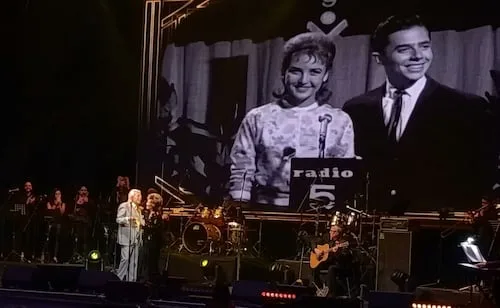 Angélica María y Enrique Guzmán reviven su historia de amor y rock and roll; su despedida tendrá una nueva fecha