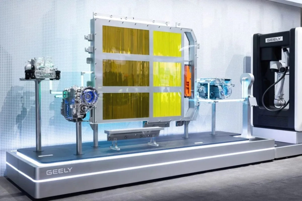 10 à 80 % en moins de 5m30 : Geely développe une batterie 1 000 V pour concurrencer BYD et tuer la voiture thermique