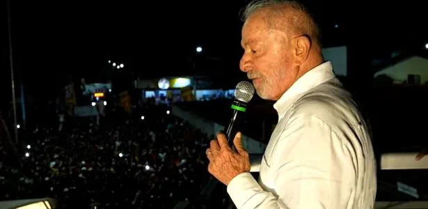 Em MG, Lula critica Aécio e Flávio e diz que o estado não vota em traidores