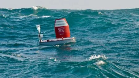 5400 km über den Atlantik: Autonomes Segelboot gewinnt Microtransat Challenge