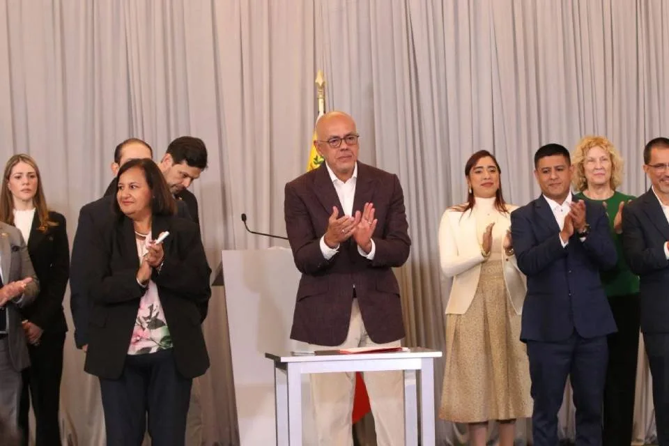 Dos meses de diálogo: ¿qué tiene para mostrar la mesa entre el oficialismo y la AN 2015?