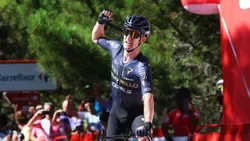 Vuelta: Eddie Dunbar vence da fuga, Enric Mas segura liderança