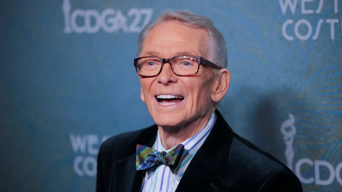 Bob Mackie, legendary fashion and costume designer, dies at 87