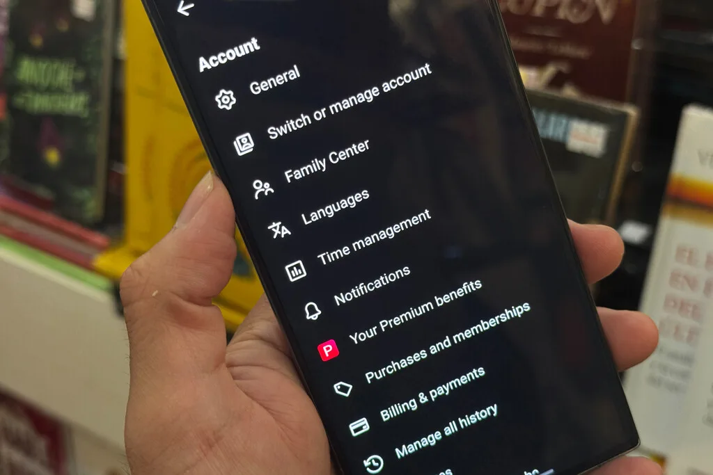 Tu Samsung puede tener YouTube en inglés y el resto del teléfono en español: así puedes hacerlo
