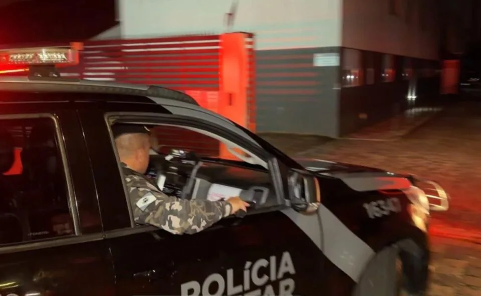 Homem é preso por assédio contra filha de amigo de 14 anos, em Curitiba: “Conhece a menina desde que ela nasceu”