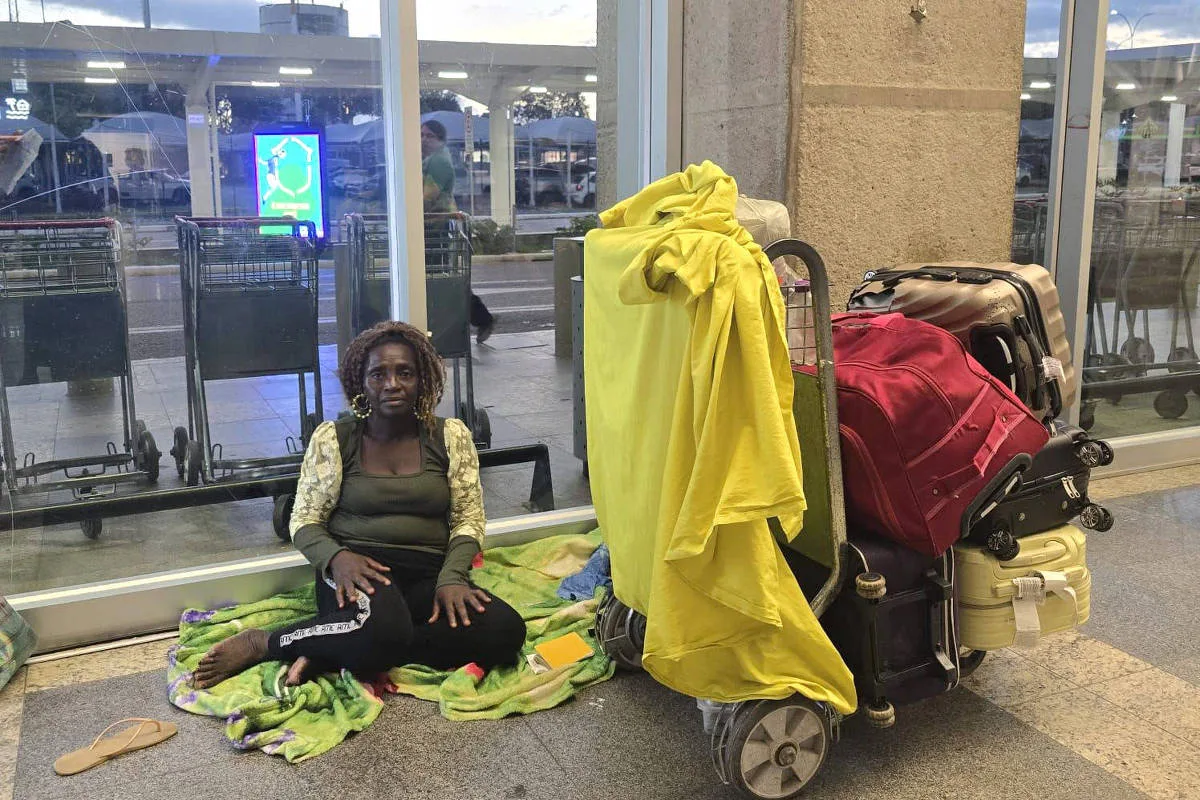 Destino de mulher de Serra Leoa que vivia em aeroporto de Belém continua incerto
