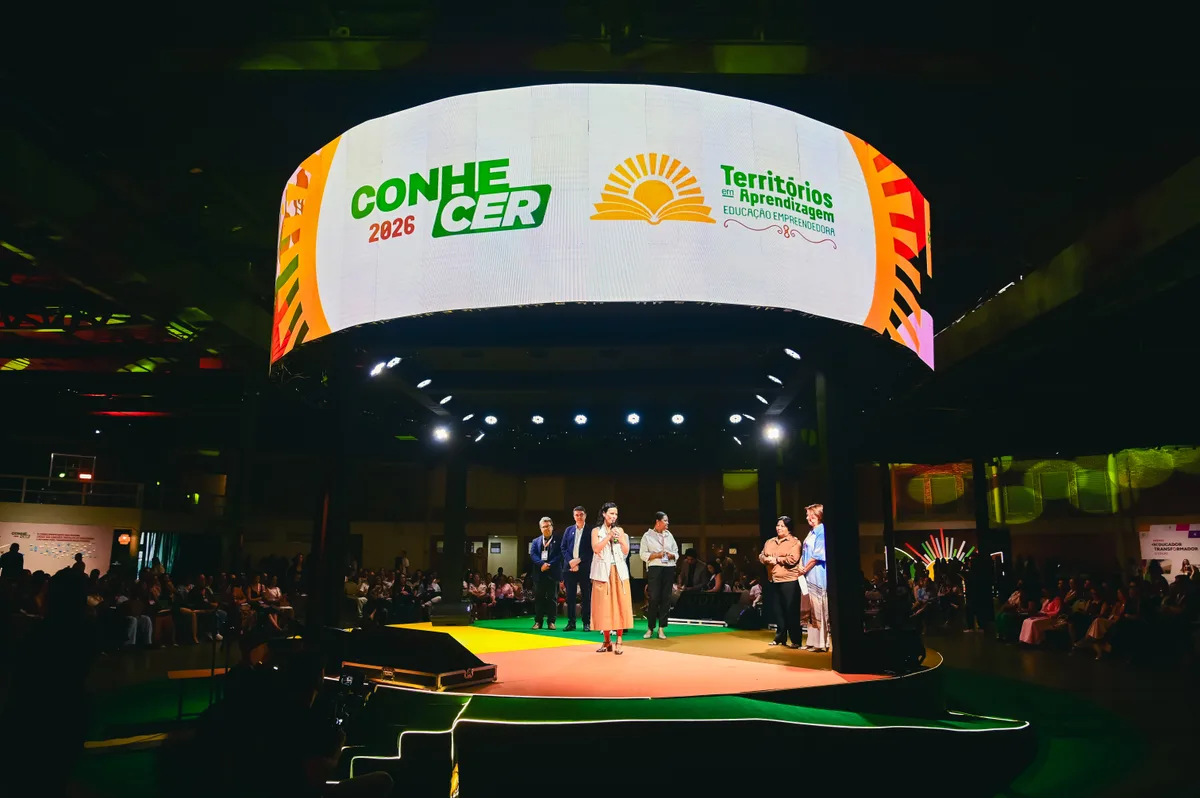 ConheCER 2026 tem início em Fortaleza reunindo educadores de todo o país