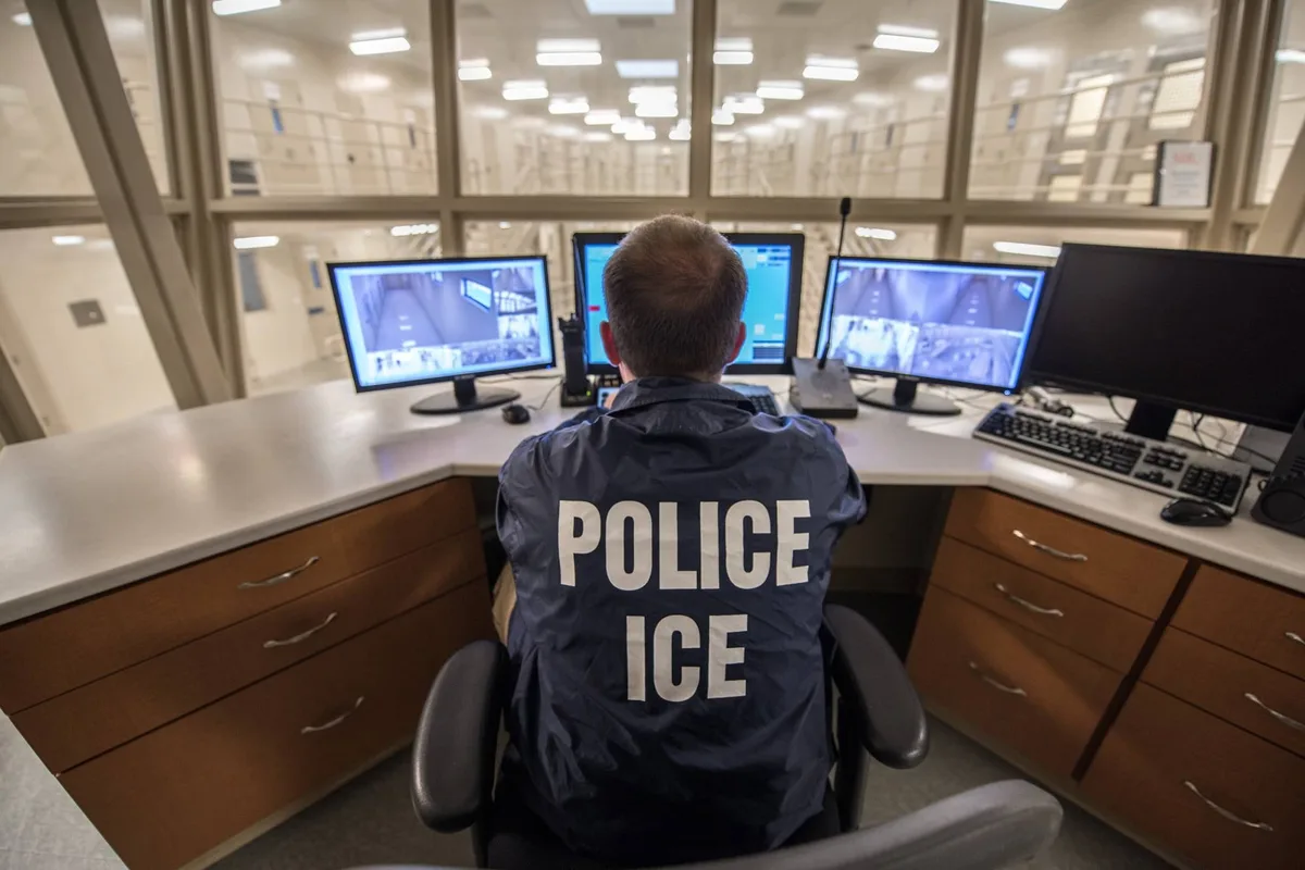 Es oficial: inmigrantes con órdenes de deportación definitiva no podrán ser localizados si el ICE los detiene en EE.UU.