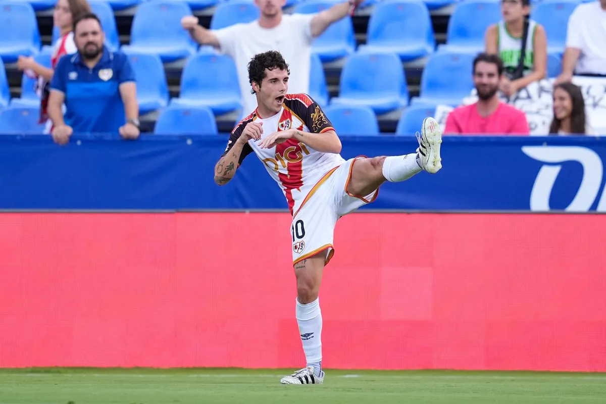 (Pre) Alavés y Rayo Vallecano quieren hacerse fuertes en casa ante el 'tocado' Valencia y el Espanyol