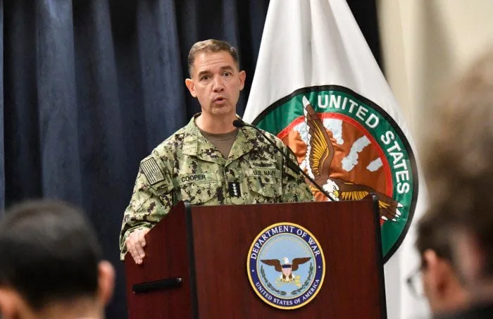 Tras las denuncias por intentos de suicidio, el jefe del Comando Central de EE.UU. visitó el USS Abraham Lincoln